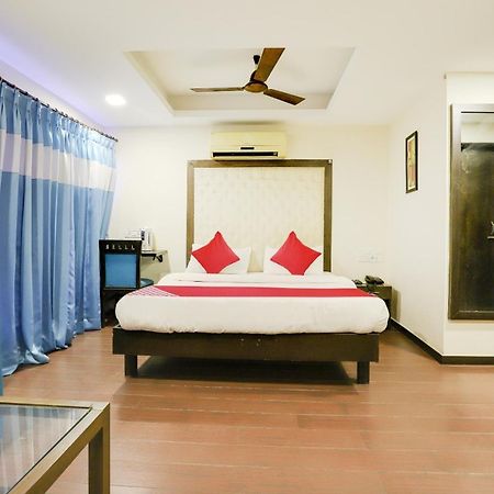 Oyo Hotel Dash Vadodara Exterior foto