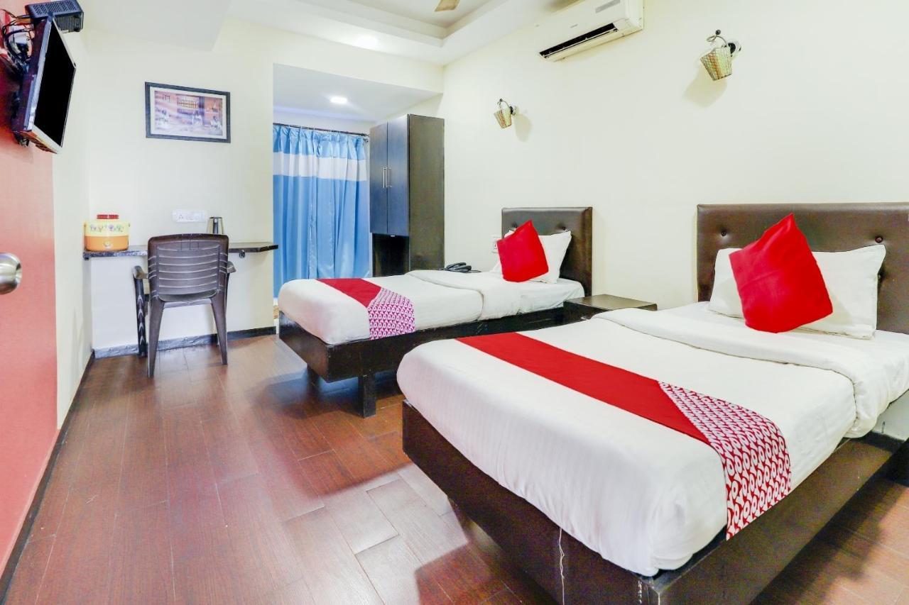 Oyo Hotel Dash Vadodara Exterior foto